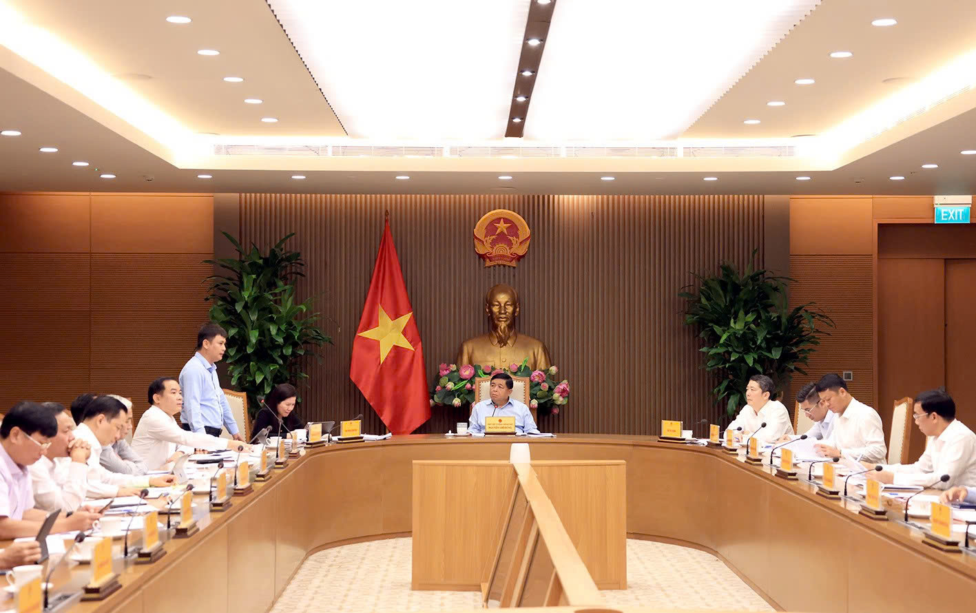 Kinh tế nhà nước có vai trò chủ đạo và doanh nghiệp nhà nước giữ vai trò dẫn dắt, tiên phong trong nền kinh tế.