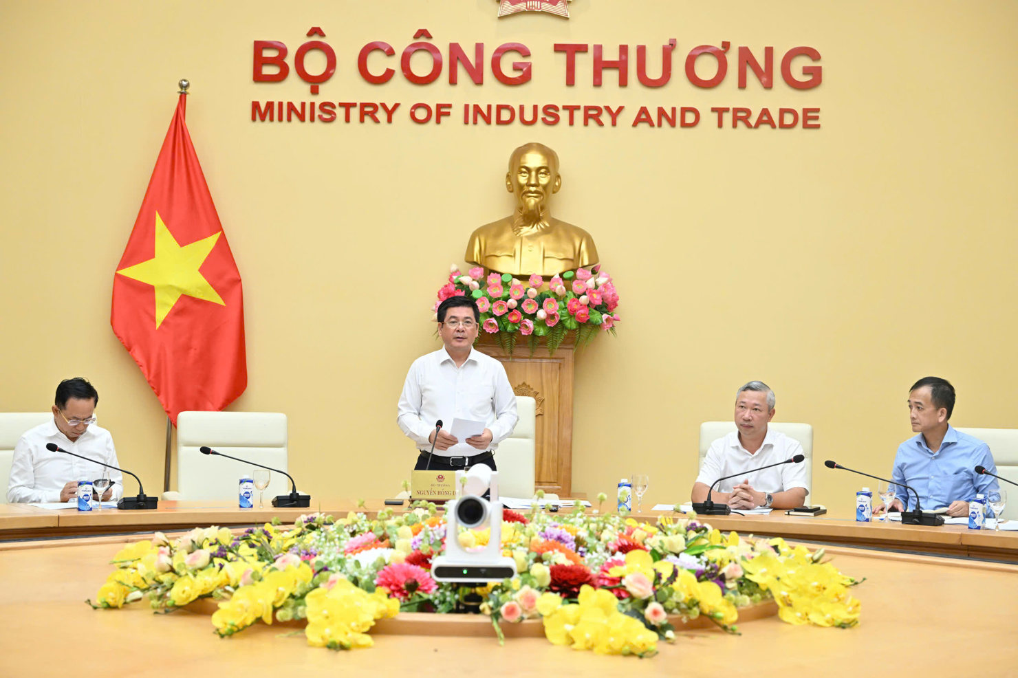 Bộ trưởng Bộ Công Thương Nguyễn Hồng Diên chủ trì Hội nghị lấy ý kiến về triển khai thị trường điện cạnh tranh.