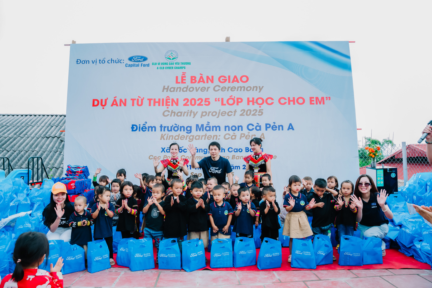 Ford Việt Nam bàn giao dự án Lớp học cho em tại điểm trường Mầm non Cà Pẻn A.