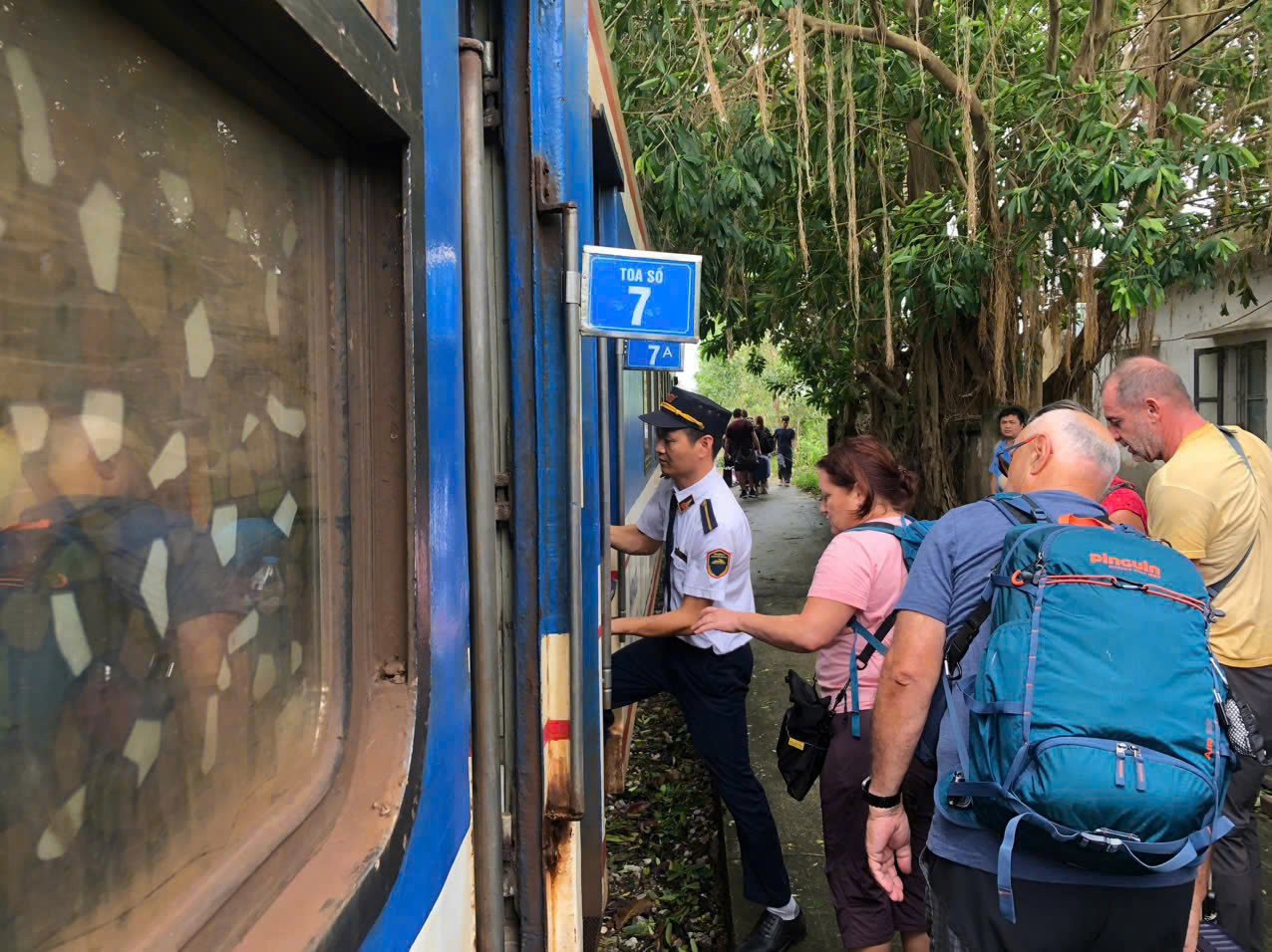 Ngành Đường sắt tiếp tục dừng chạy 4 chuyến tàu khách Liên vận quốc tế và 21 chuyến tàu khách trong nước