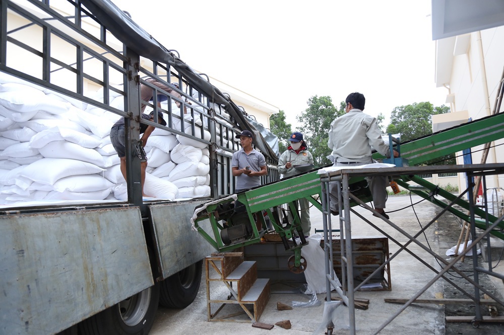 Thủ trưởng bộ, cơ quan ngang bộ có quyền tạm xuất hàng DTQG và tổ chức kiểm tra, giám định chất lượng sau khi sử dụng để nhập kho DTQG.