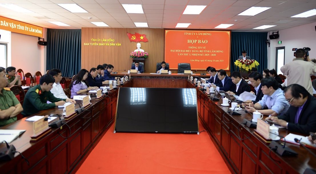 Buổi họp báo thông tin về Đại hội đại biểu Đảng bộ tỉnh Lâm Đồng lần thứ I, nhiệm kỳ 2025 - 2030. Ảnh: L.H