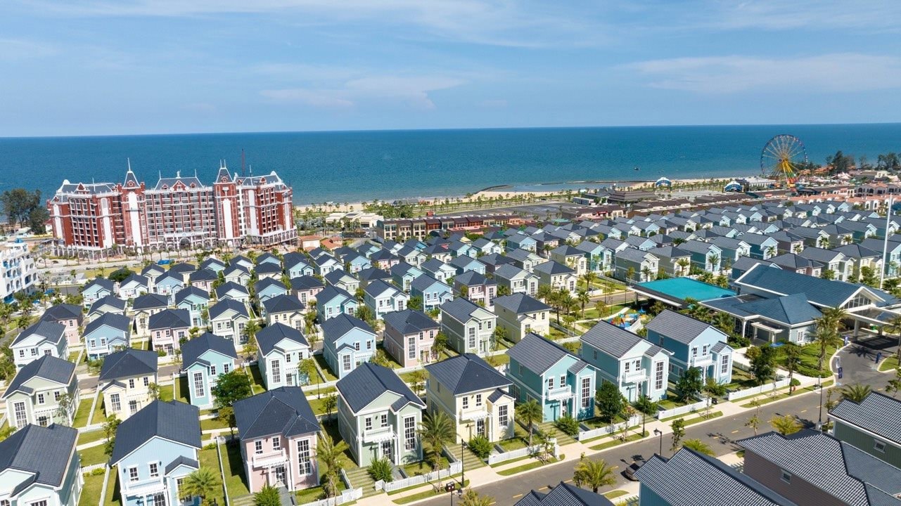 Tổ hợp khu du lịch Thung lũng Đại Dương tại xã Tiến Thành, Thành phố Phan Thiết, tỉnh Bình Thuận (còn gọi là dự án NovaWorld Phan Thiết, nay thuộc phường Tiến Thành, tỉnh Lâm Đồng) đã đưa vào khai thác một phần. Ảnh: NVL
