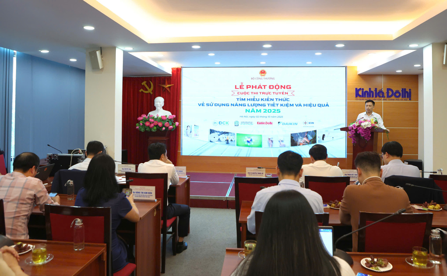 Quang cảnh lễ phát động.