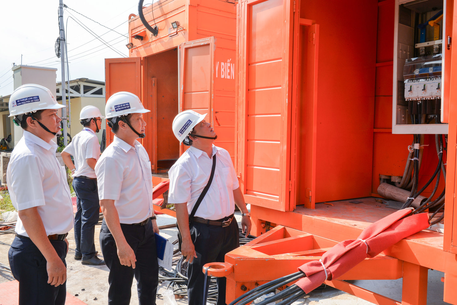 EVNHCMC đảm bảo cung cấp điện an toàn, ổn định, tin cậy và liên tục phục vụ Đại hội và các chương trình, sự kiện liên quan. Ảnh: EVNHCMC