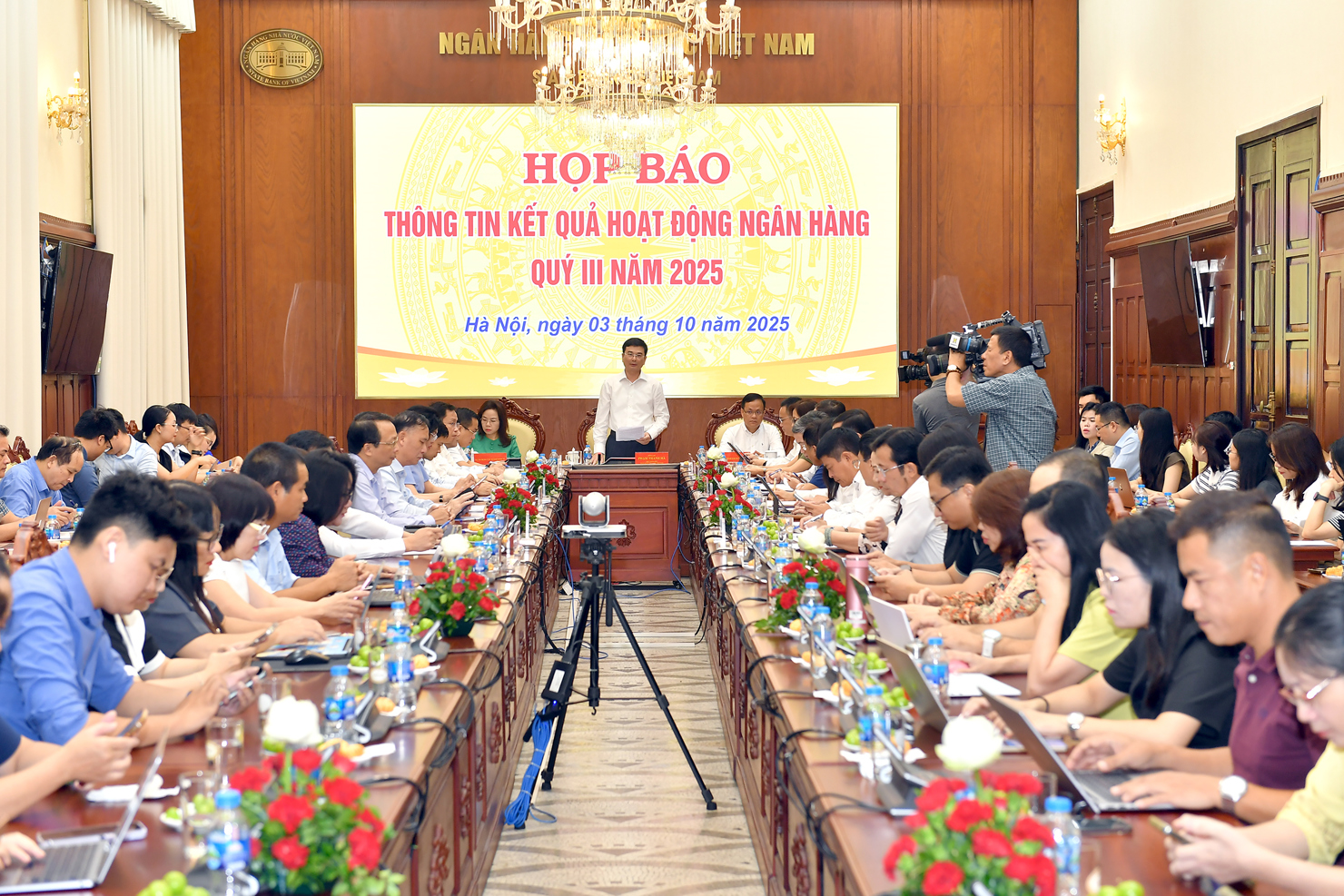 Phó Thống đốc NHNN Phạm Thanh Hà chủ trì họp báo.