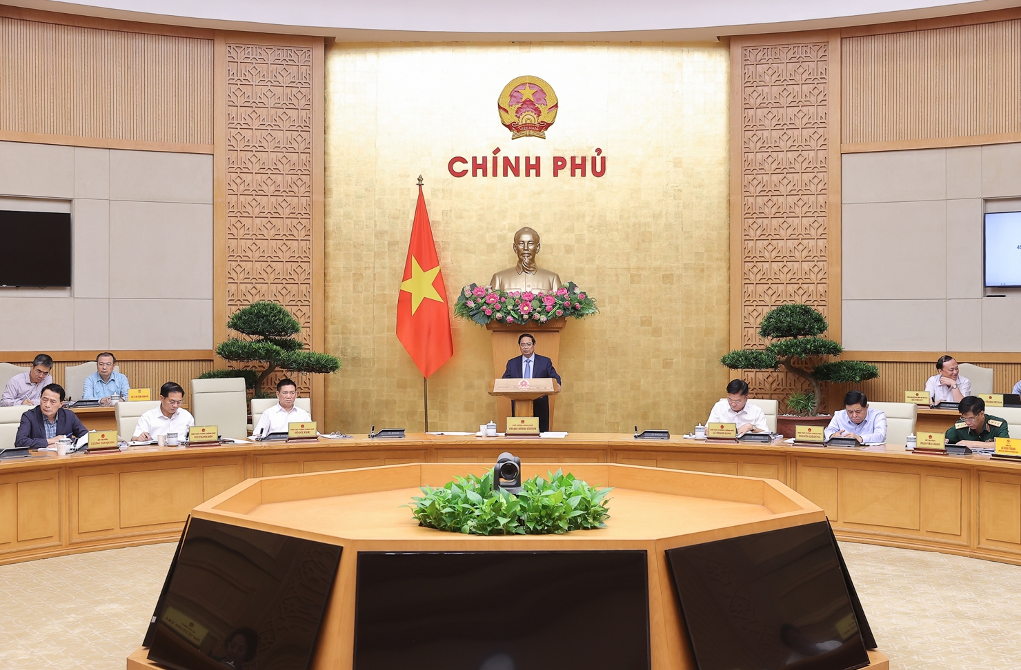 Thủ tướng Chính phủ chủ trì phiên họp Chính phủ về chính quyền địa phương 2 cấp.