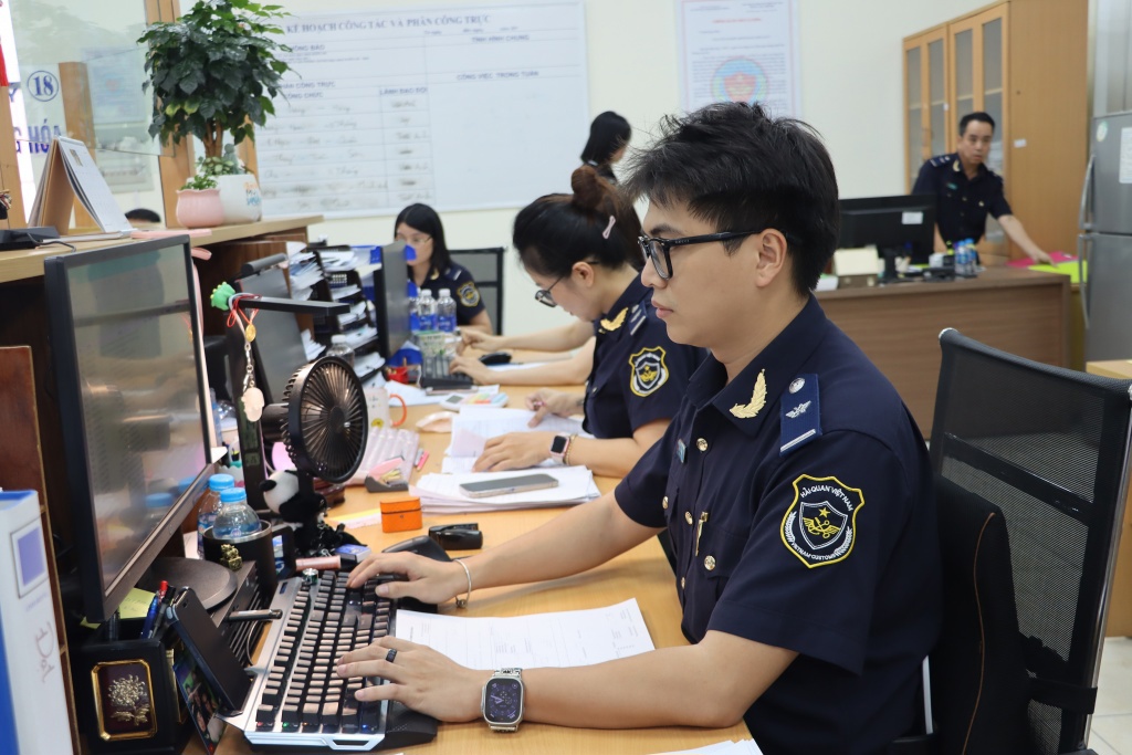 Bộ Tài chính đề xuất phương án cắt giảm, đơn giản hoá 39 thủ tục hành chính thuộc lĩnh vực hải quan. Ảnh: T. Bình