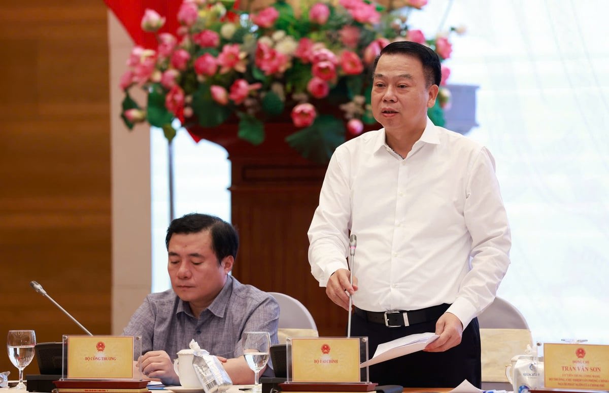 Thứ trưởng Nguyễn Đức Chi khẳng định, nếu không thực hiện tốt hoặc không đạt được mục tiêu giải ngân vốn đầu tư công thì chắc chắn sẽ ảnh hưởng đến kết quả tăng trưởng.