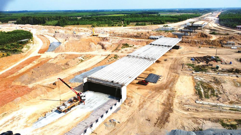 Tính đến hết tháng 9/2025, giải ngân vốn đầu tư công ước đạt 51% kế hoạch vốn Thủ tướng Chính phủ giao. Ảnh: internet