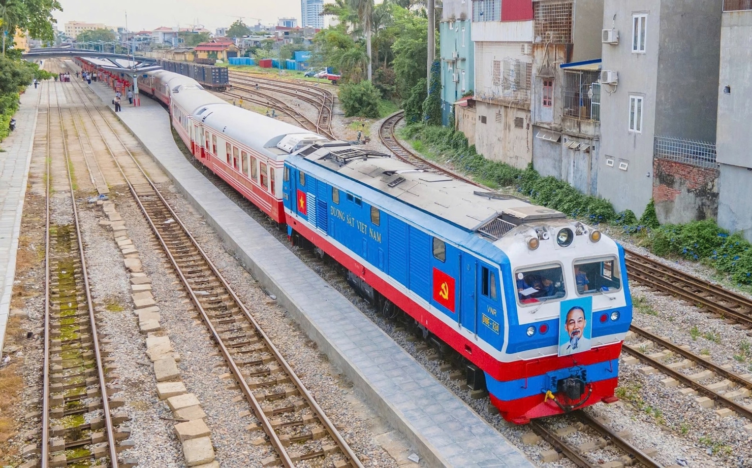 Phó Thủ tướng Chính phủ Trần Hồng Hà giao việc sửa đổi Luật Đầu tư (thay thế) liên quan đến lĩnh vực đường sắt. Ảnh minh họa
