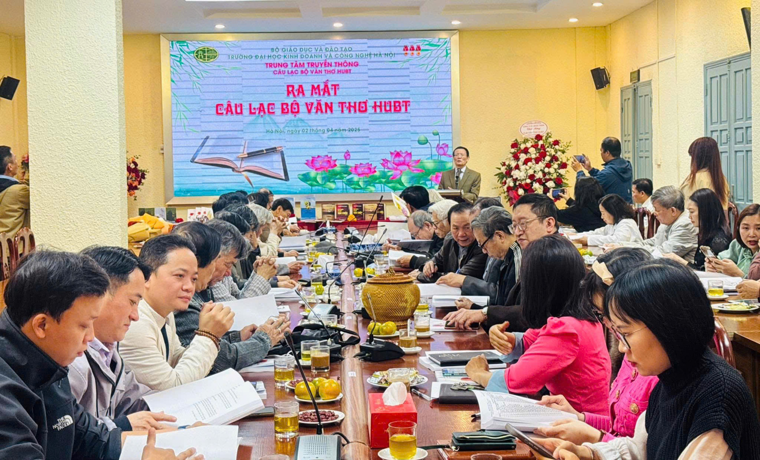 Câu lạc bộ văn thơ HUBT