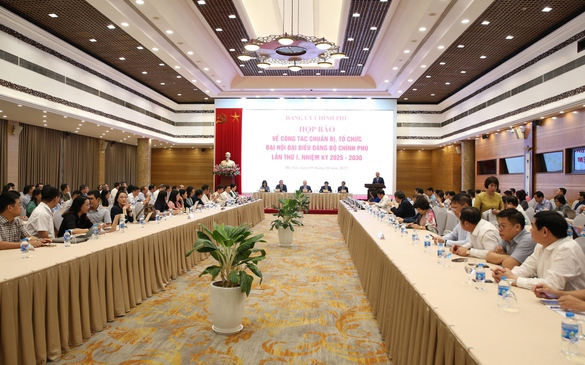 Toàn cảnh họp báo.