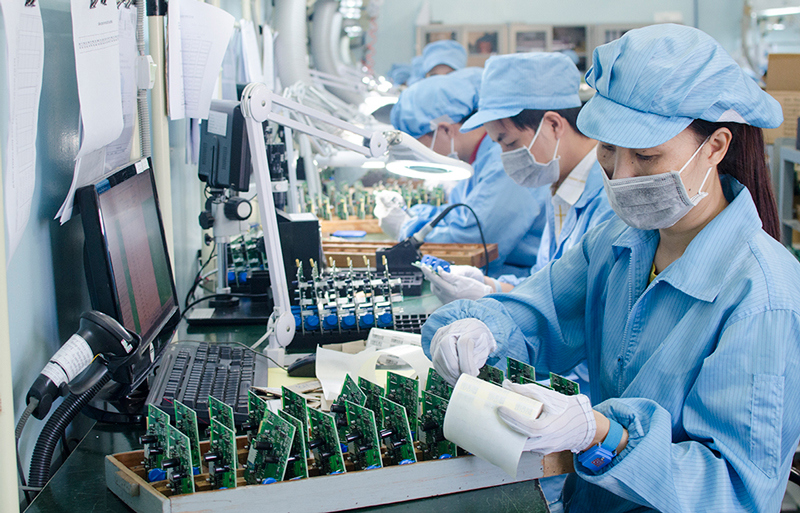 Để xuất doanh nghiệp sản xuất thiết bị điện được hưởng các ưu đãi của ngành, nghề sản xuất sản phẩm cơ khí trọng điểm theo quy định của pháp luật về thuế xuất khẩu, thuế nhập khẩu.