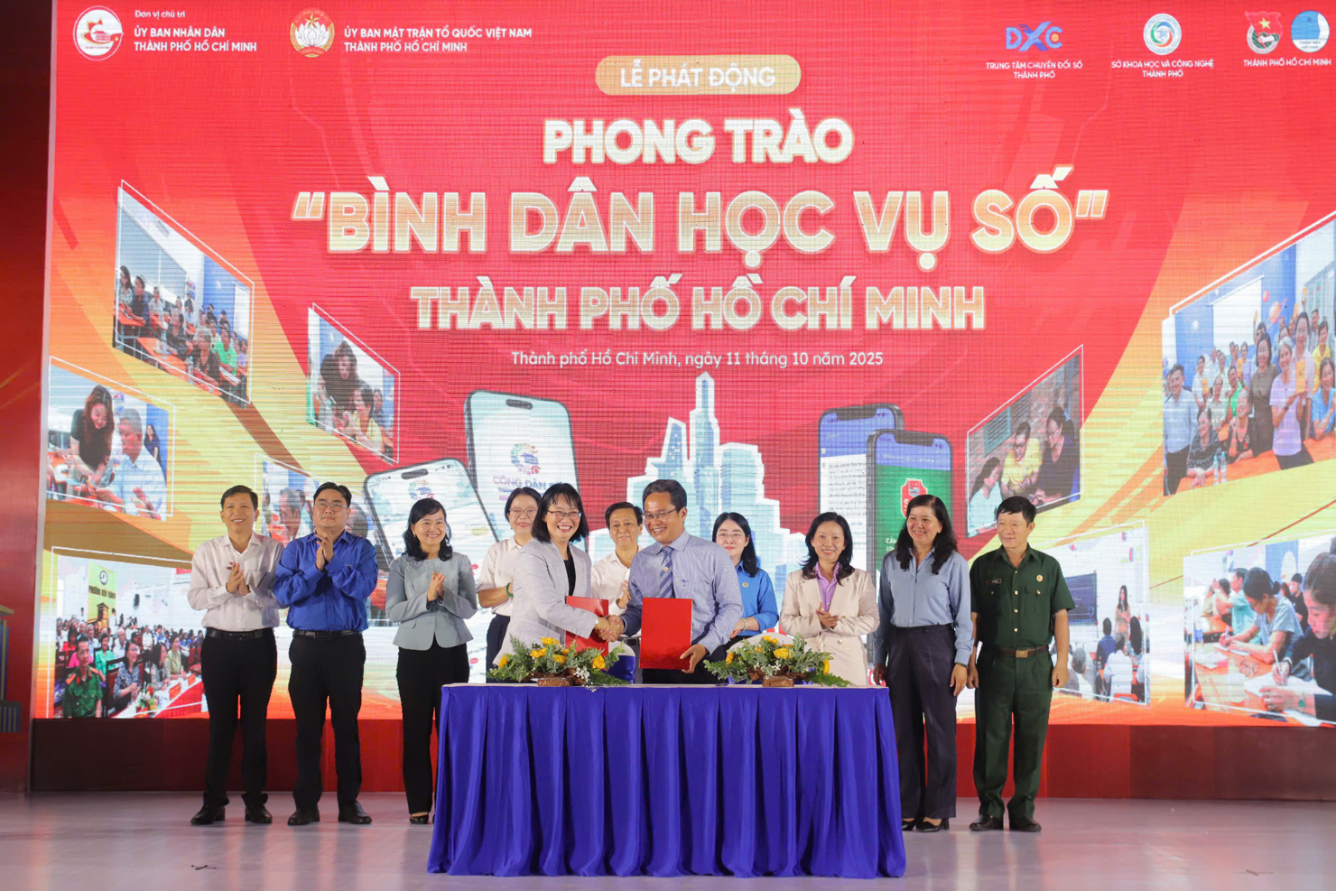 UBND TP. Hồ Chí Minh và MTTQ Thành phố ký kết triển khai "Bình dân học vụ số" trên địa bàn. Ảnh: Ngọc Duy