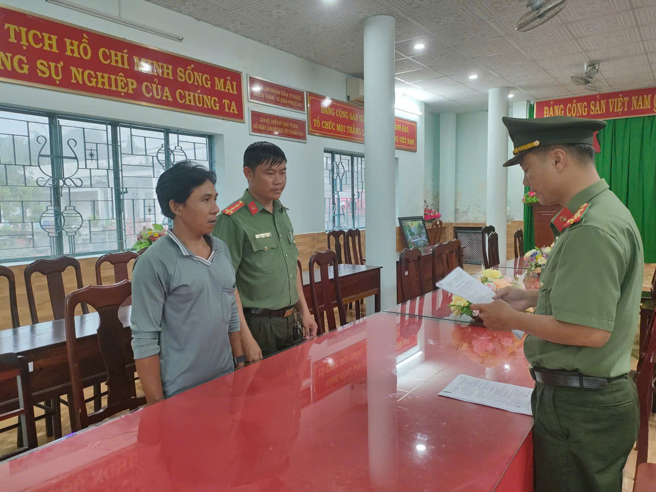 Đối tượng Giang Chí Hùng bị bắt tạm giam. Ảnh: Công an An Giang