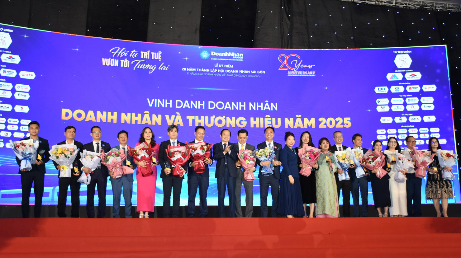 Hội Doanh nhân Sài Gòn vinh danh các doanh nhân