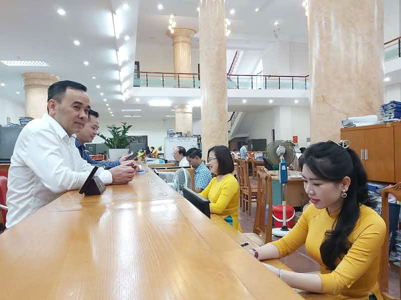 Công chức KBNN làm việc xuyên kỳ nghỉ, đảm bảo tiến độ chi trả chế độ Nghị định 178 theo đúng chỉ đạo. Ảnh minh họa