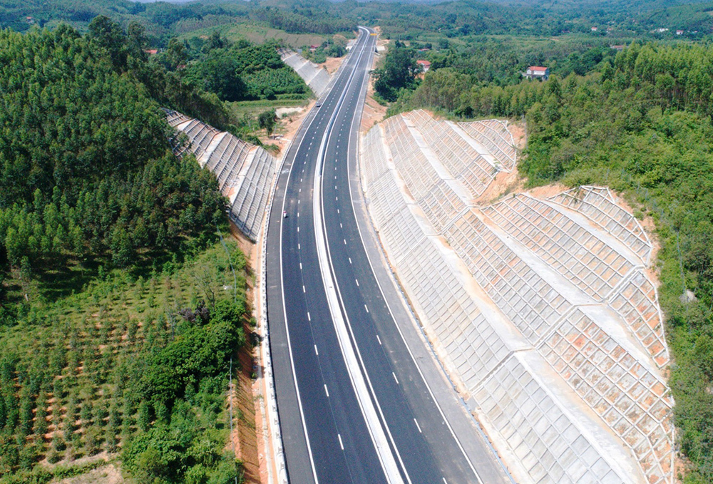 Tuyến cao tốc Hữu Nghị - Chi Lăng tại tỉnh Lạng Sơn dài gần 60 km, tổng mức đầu tư hơn 11.000 tỷ đồng. Ảnh minh họa.