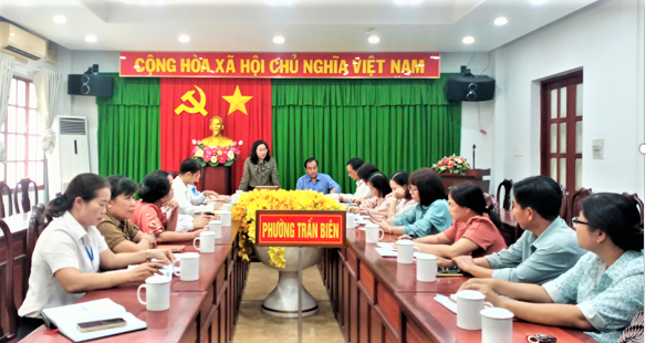Cục trưởng Nguyễn Thị Hương phát biểu tại buổi làm việc với phương Trấn Biên.