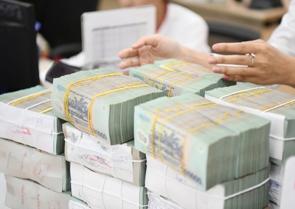 Tổng thu ngân sách nhà nước cả năm ước đạt khoảng 2.388,8 nghìn tỷ đồng. Ảnh: Internet