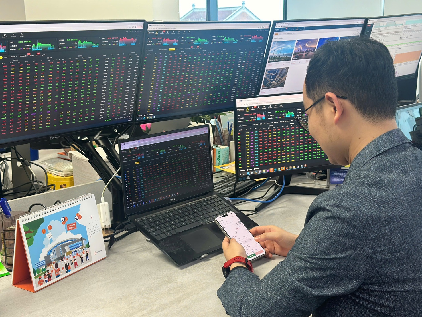 VN-Index được dự báo giằng co quanh ngưỡng 1.700 điểm trong tuần cuối tháng 10.