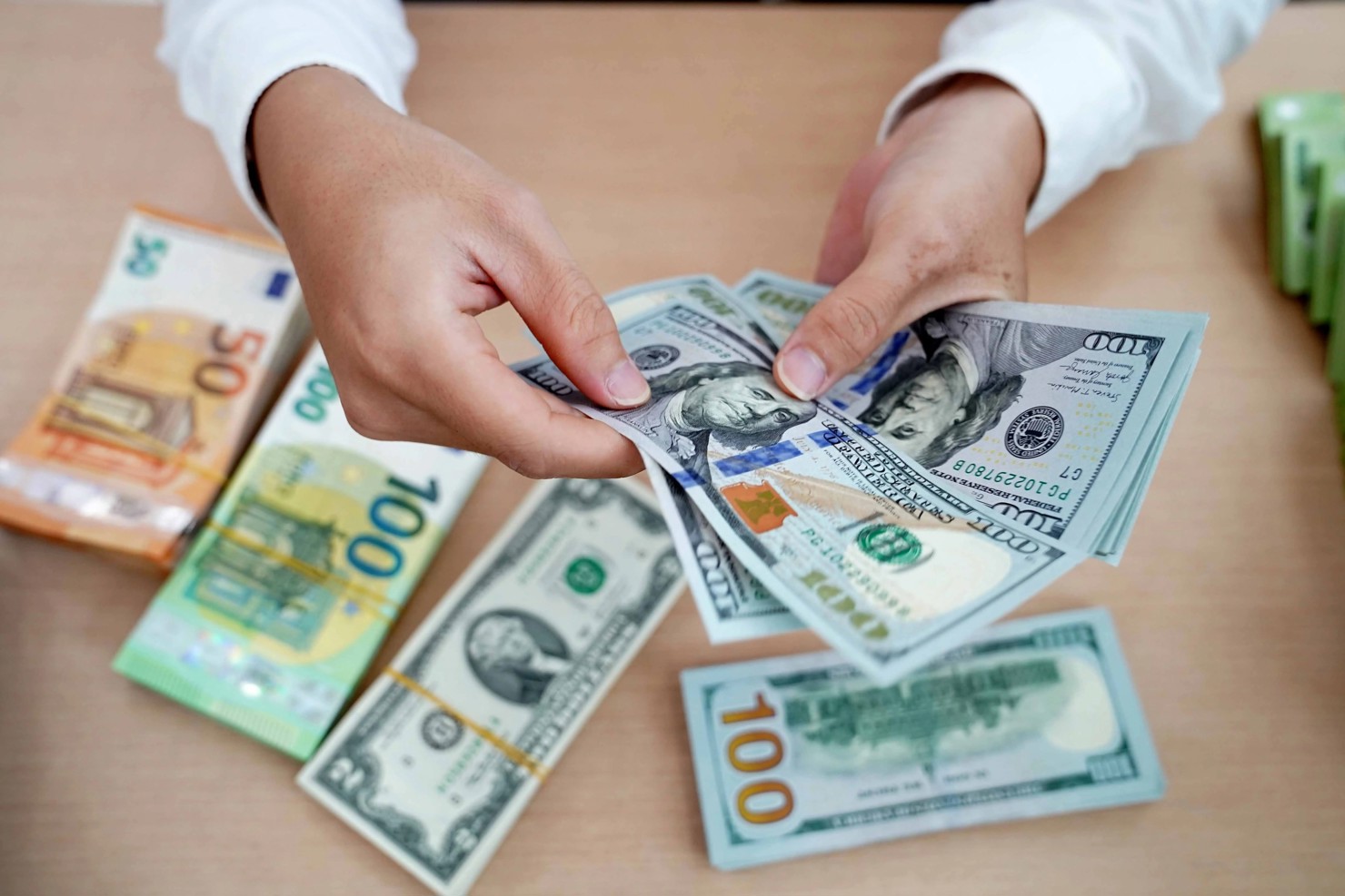 Các ngân hàng được yêu cầu tăng cường công tác quản lý ngoại hối.