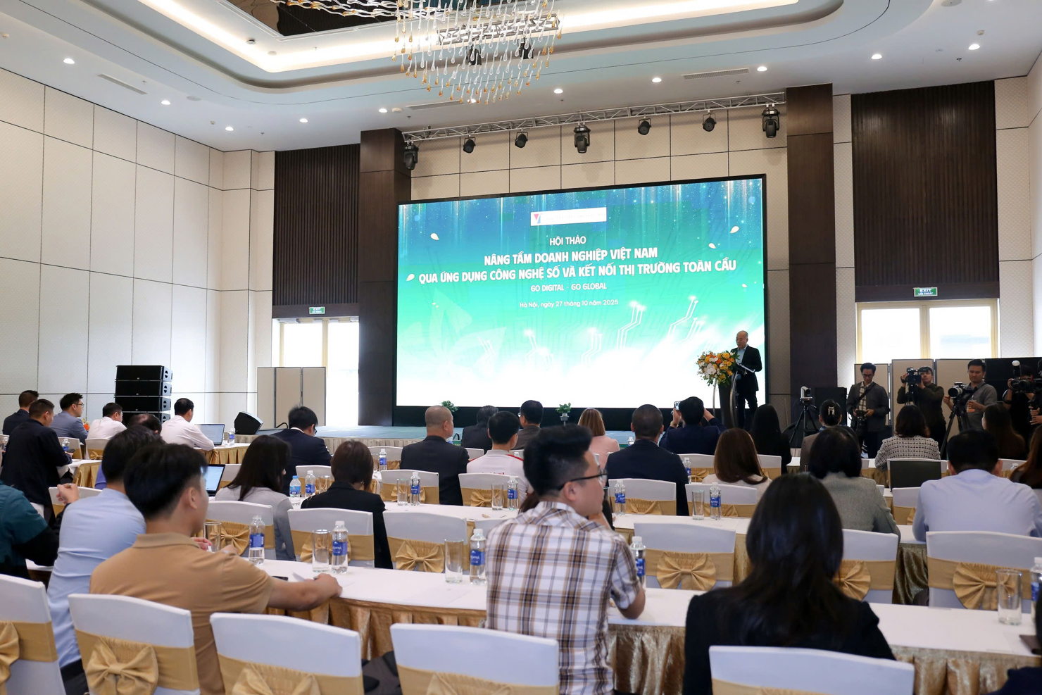 Hội thảo Nâng tầm doanh nghiệp Việt Nam qua ứng dụng công nghệ số và kết nối thị trường toàn cầu.