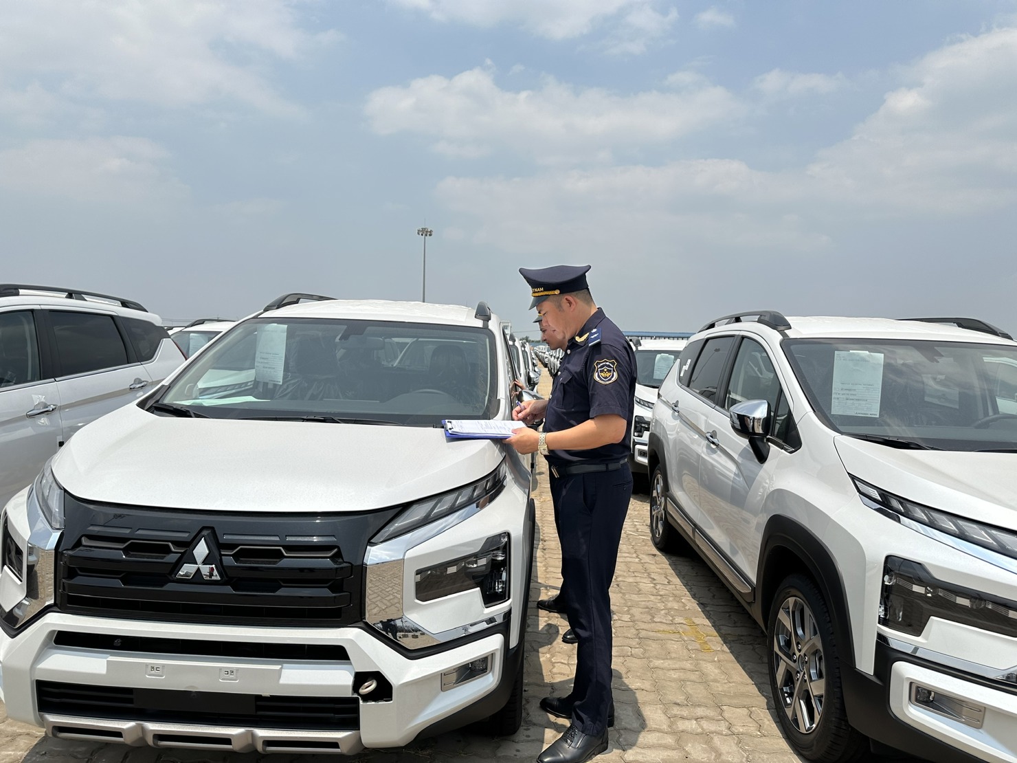 Hơn 60.000 xe ô tô nhập khẩu qua cảng TP. Hồ Chí Minh. Ảnh: T.H