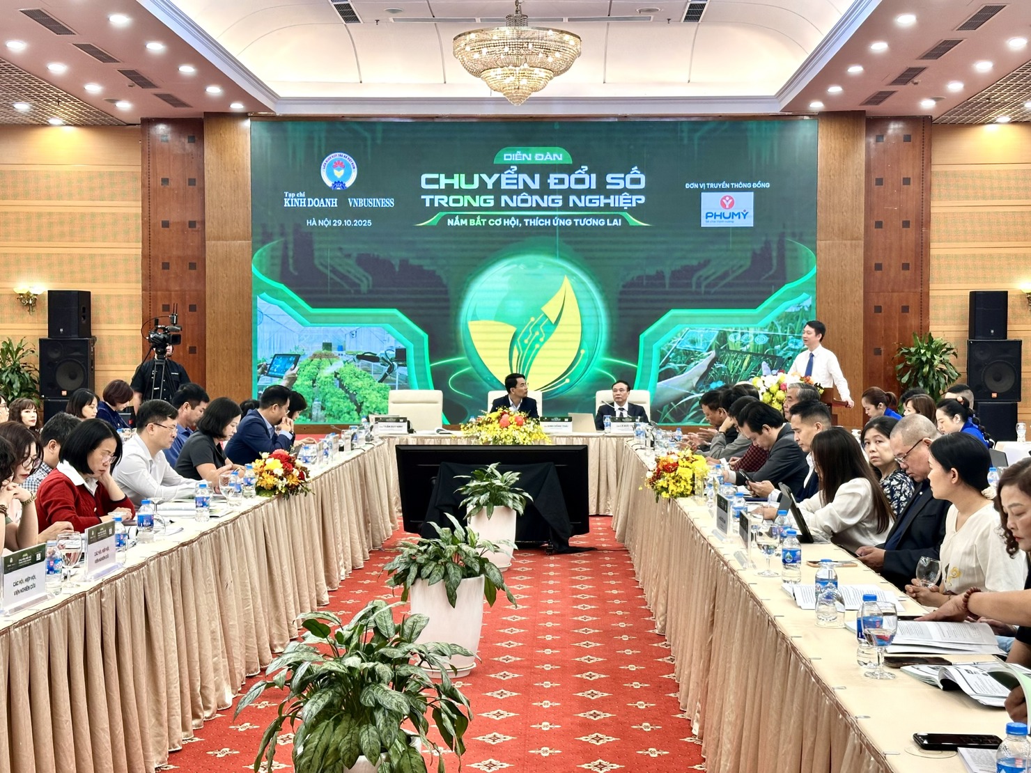 Toàn cảnh Diễn đàn “Chuyển đổi số trong nông nghiệp: Nắm bắt cơ hội, thích ứng tương lai”. Ảnh: HD