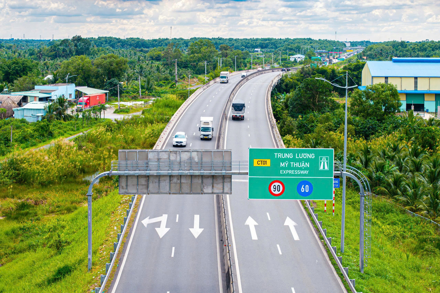 Cao tốc Trung Lương – Mỹ Thuận giữ vai trò huyết mạch, góp phần thúc đẩy kinh tế Đồng bằng sông Cửu Long. Ảnh: Chí Hùng