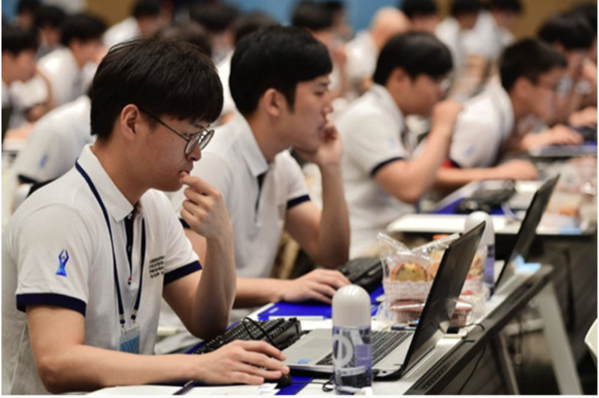 Việc xây dựng Khung chiến lược phát triển giáo dục đại học Việt Nam giai đoạn 2026 - 2035, tầm nhìn đến 2045 để giáo dục đại học thực sự trở thành động lực phát triển đất nước trong bối cảnh chuyển đổi số và hội nhập quốc tế sâu rộng.