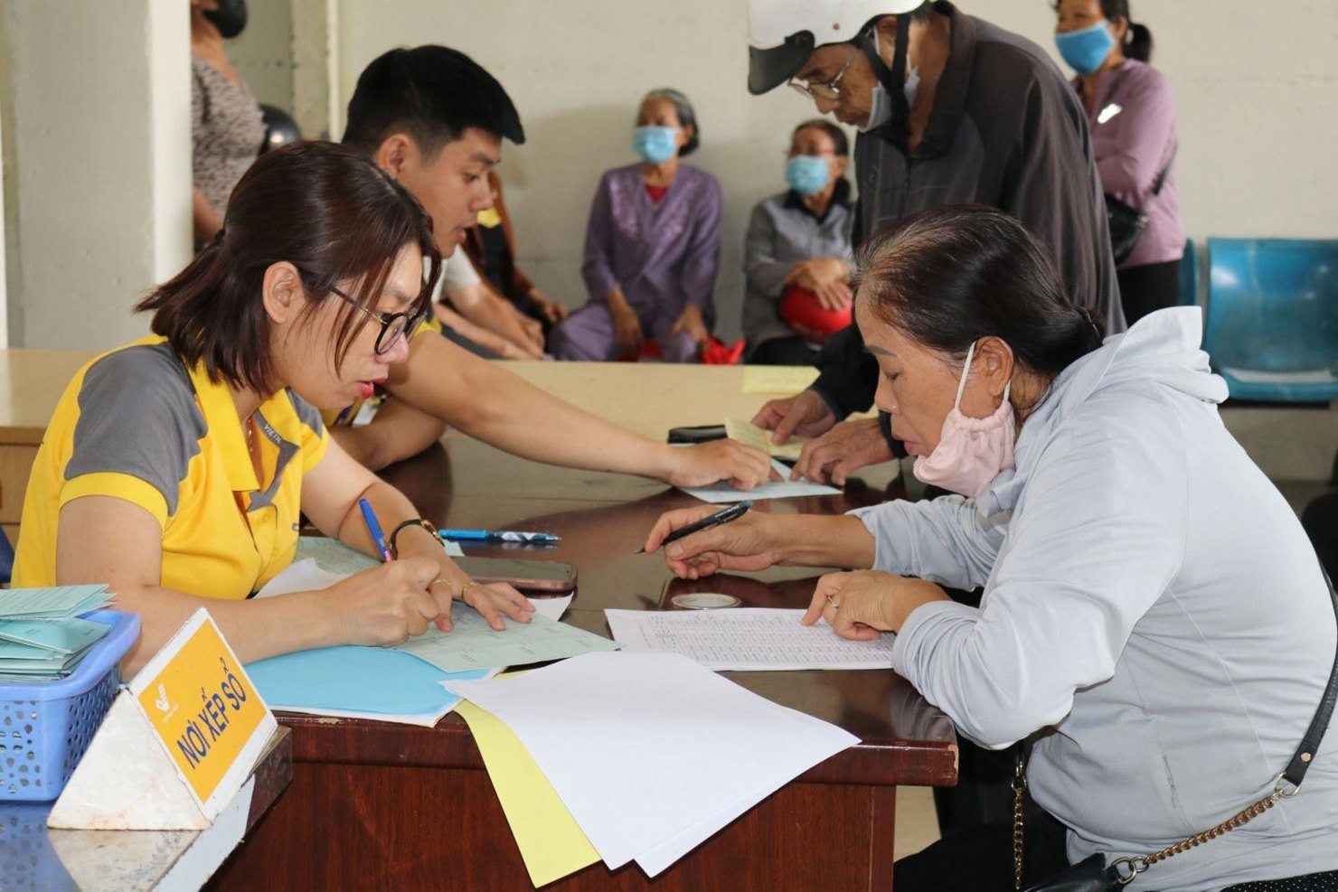 Ngân sách TP. Hà Nội sẽ hỗ trợ phí chi trả an sinh xã hội cho người dân.