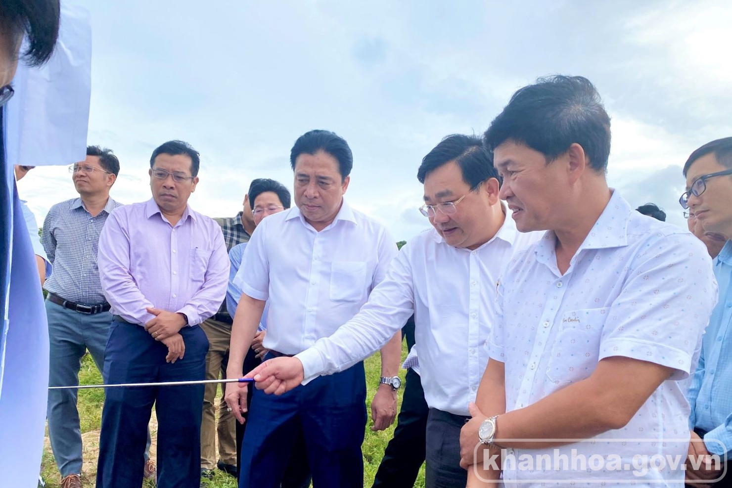 Lãnh đạo tỉnh Khánh Hòa khảo sát các dự án đầu tư. Ảnh: Văn phòng UBND tỉnh Khánh Hòa