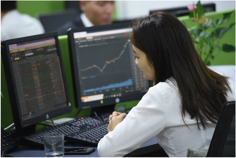 VN-Index lùi về 1.640 điểm sau mùa báo cáo quý III