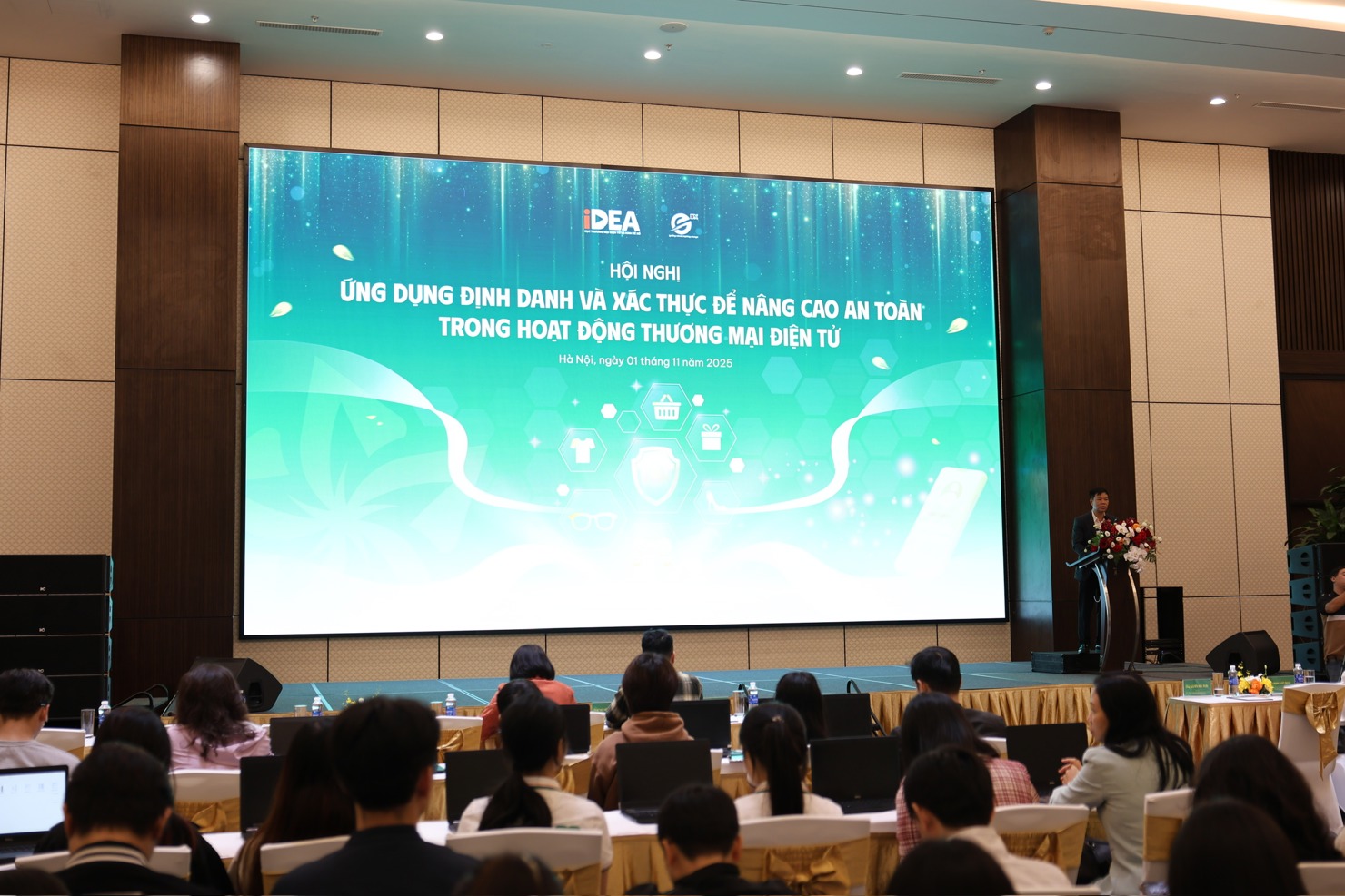 Quang cảnh hội nghị.