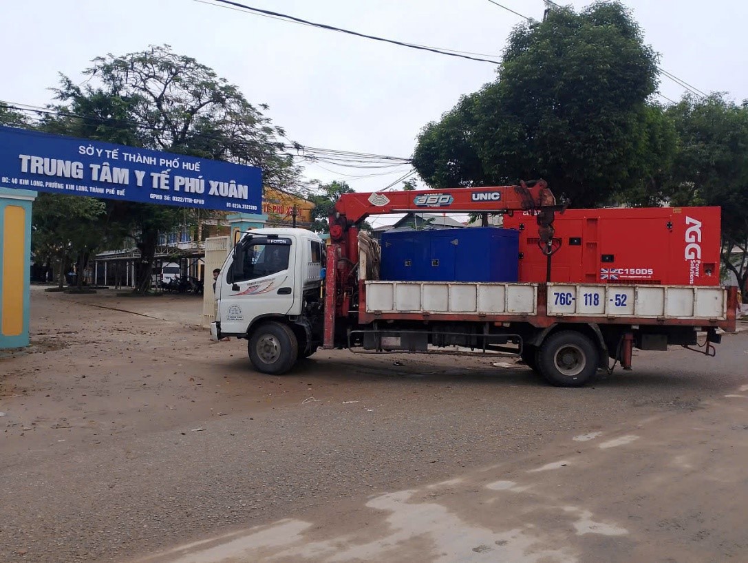 Bàn giao thiết bị từ nguồn hàng dự trữ quốc gia cho cơ sở y tế tại thành phố Huế.