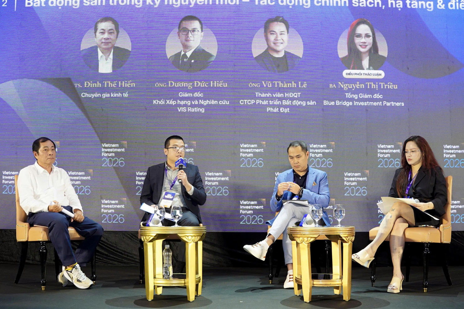 Theo các chuyên gia, thị trường bất động sản đang trải qua giai đoạn điều chỉnh.