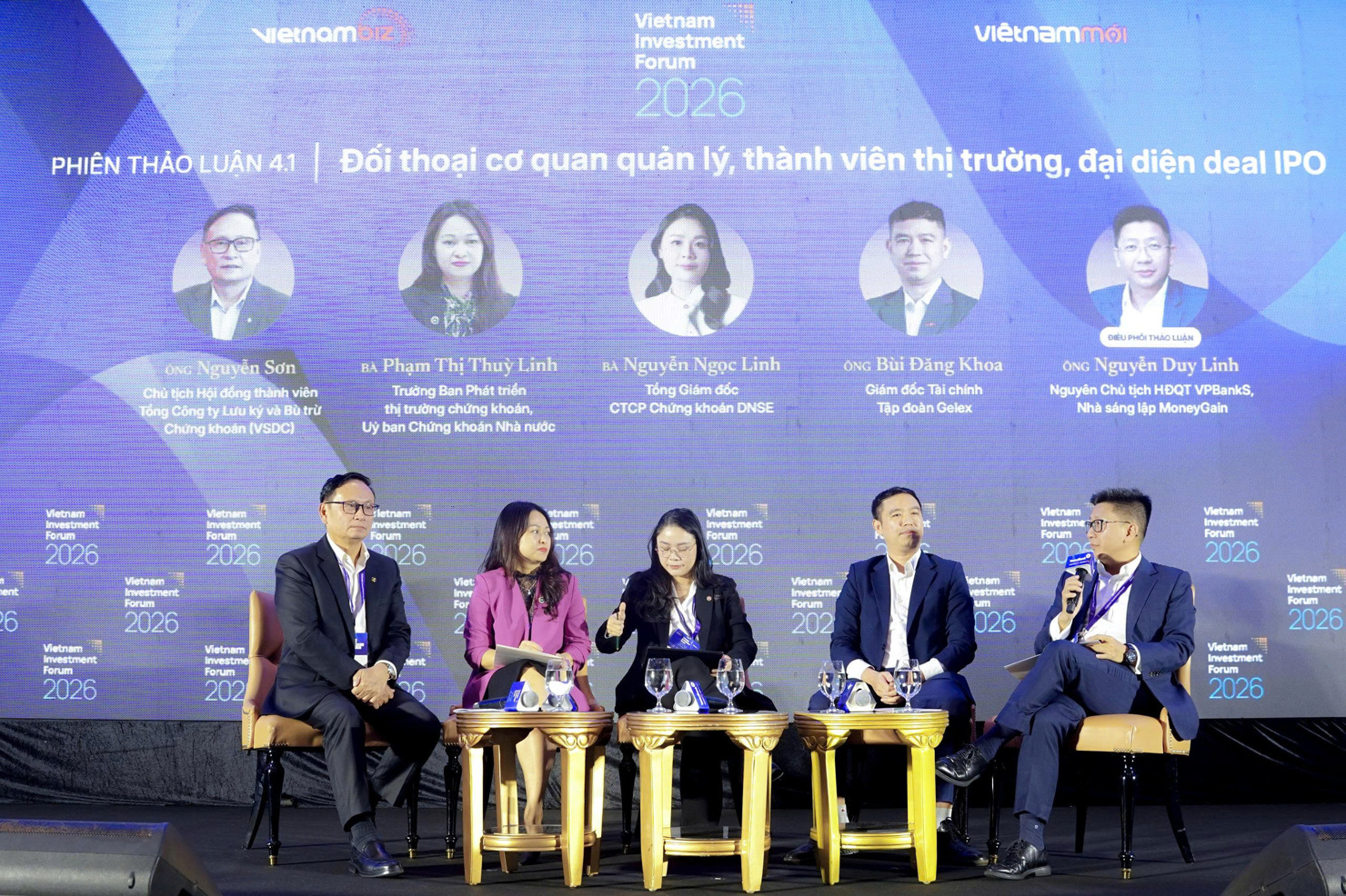 Các diễn giả chia sẻ tại phiên thảo luận