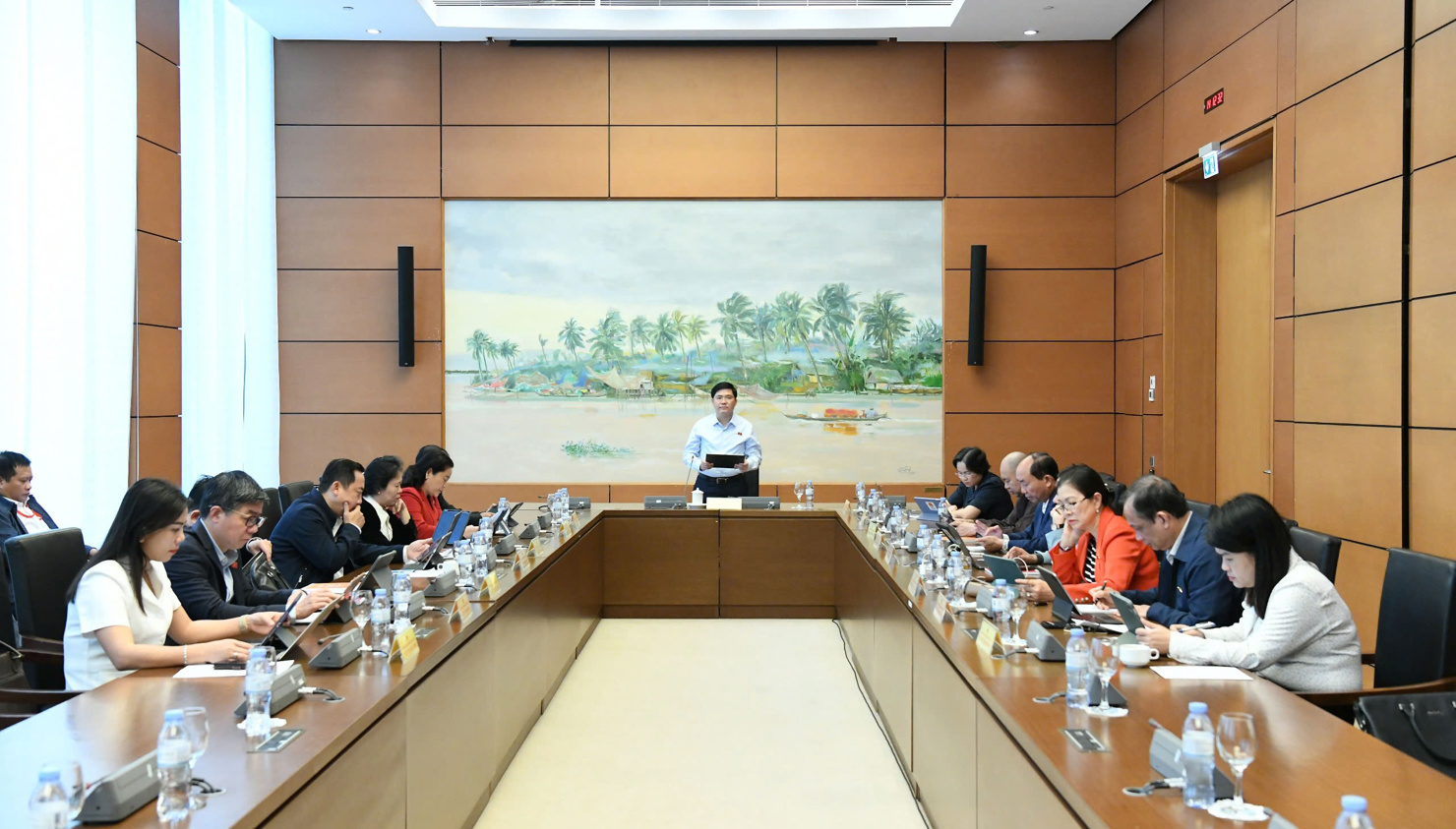 Quang cảnh thảo luận tại Tổ 11 của Quốc hội.