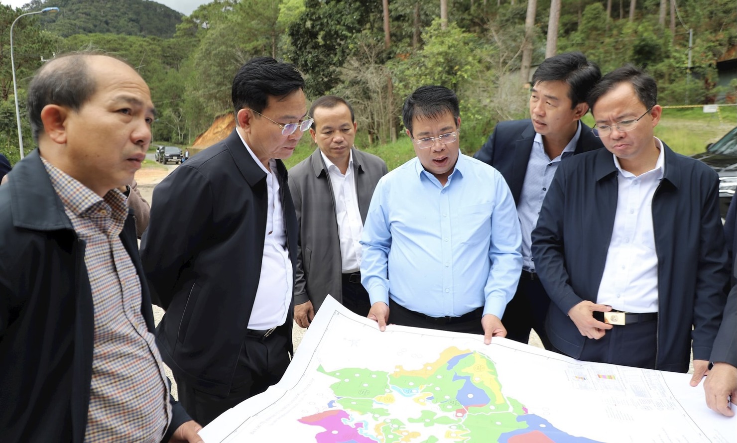 Đoàn công tác của UBND tỉnh Lâm Đồng kiểm tra dự án Khu du lịch Quốc gia hồ Tuyền Lâm. Ảnh: D.P