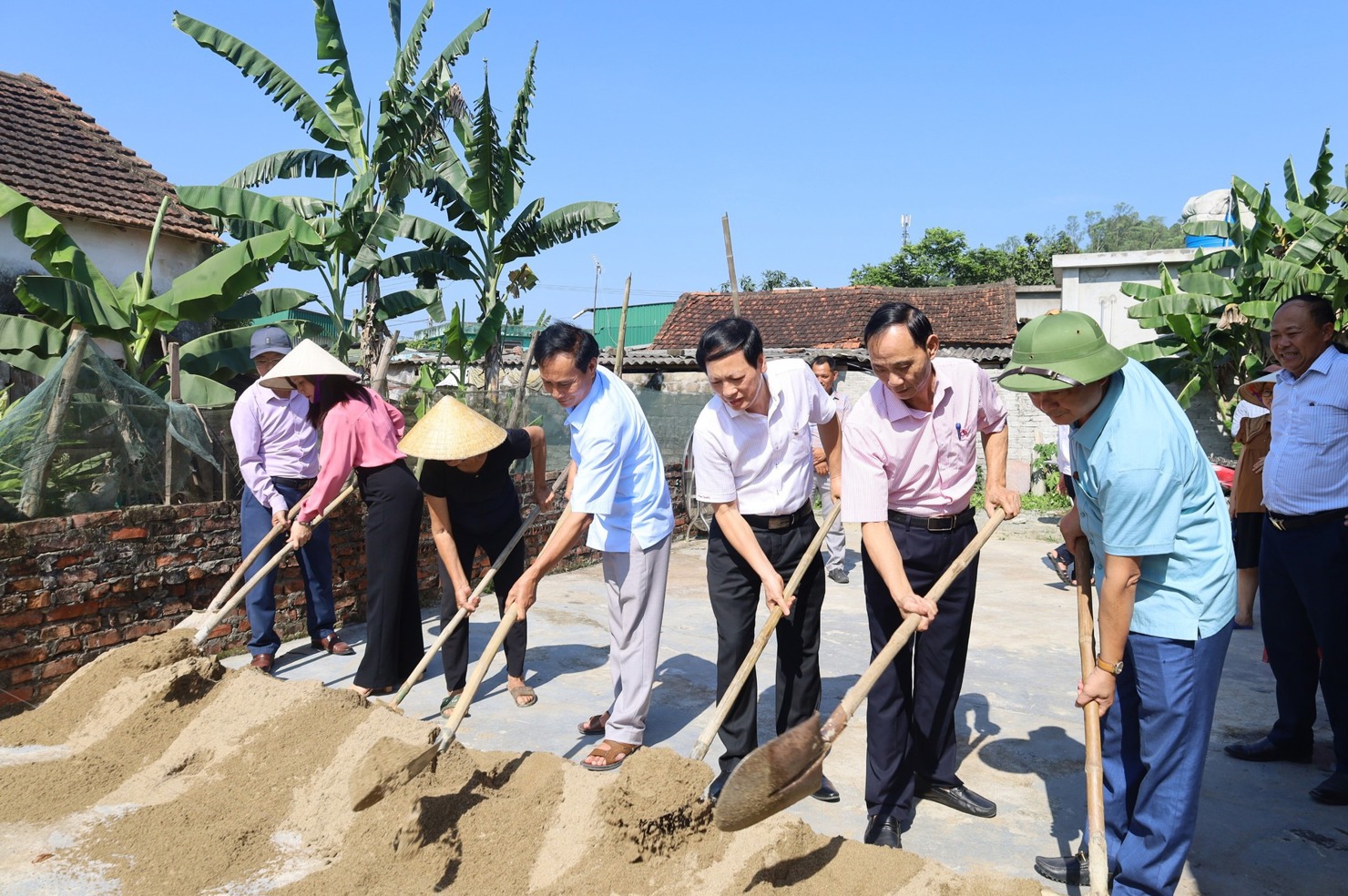 Bộ Tài chính xem xét bổ sung quy định chi phí được trừ khi xác định thu nhập chịu thuế TNDN đối với khoản hỗ trợ làm nhà cho hộ cận nghèo.
