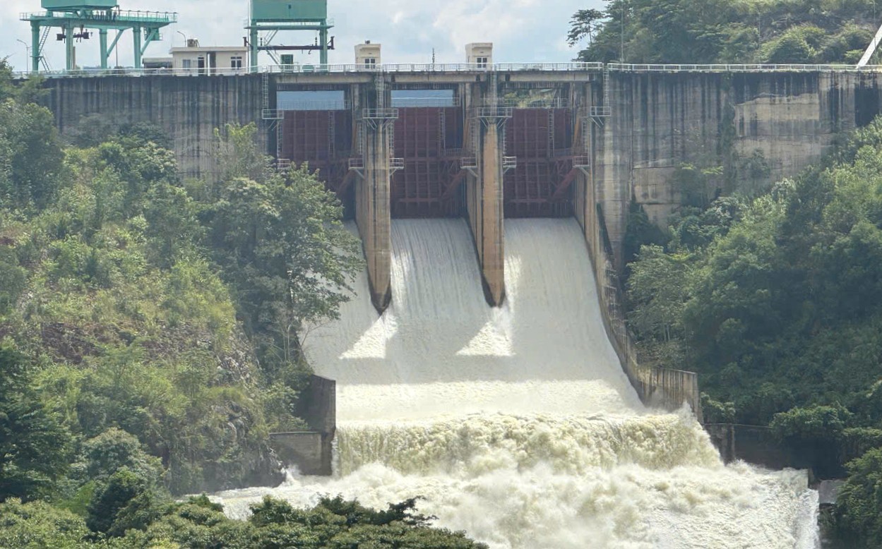 Đập tràn hồ chứa Buôn Tua Sarh ở tỉnh Đắk Lắk. Ảnh: PT 