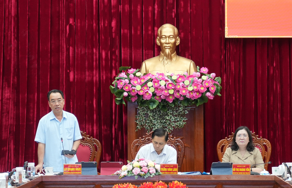 Chủ tịch UBND tỉnh Vĩnh Long Lữ Quang Ngời chỉ đạo đẩy nhanh  tiến độ giải ngân kế hoạch vốn đầu tư công. Ảnh: Cổng Thông tin điện tử Vĩnh Long