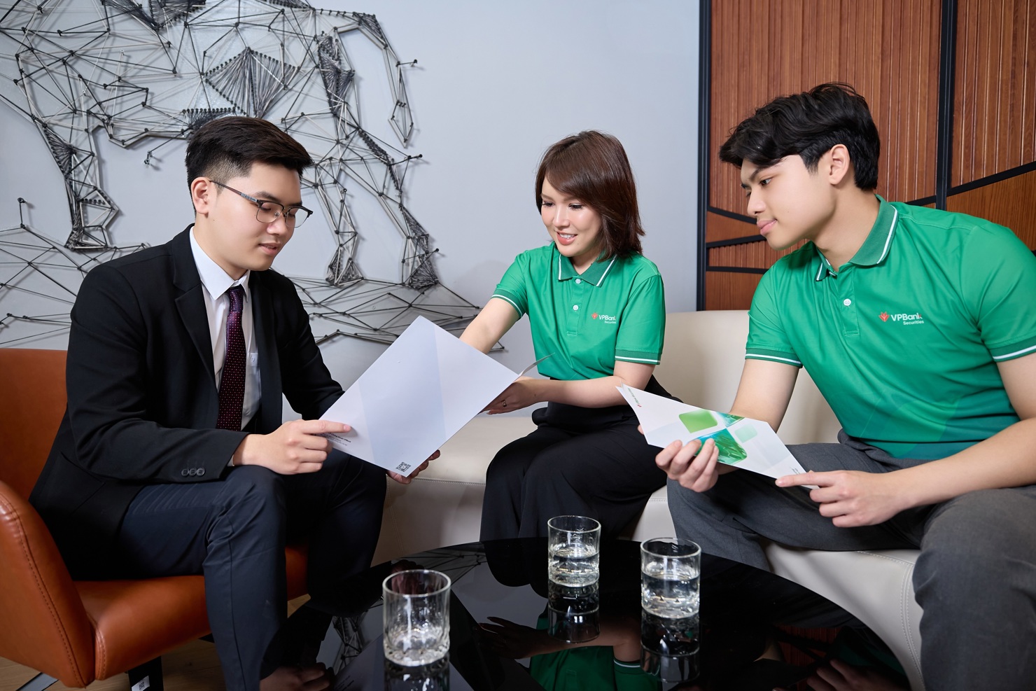 VPBankS sẽ hoàn trả phần tiền thừa cho nhà đầu tư, đồng thời thực hiện thủ tục đăng ký lưu ký cho các cổ phiếu đã phân phối.