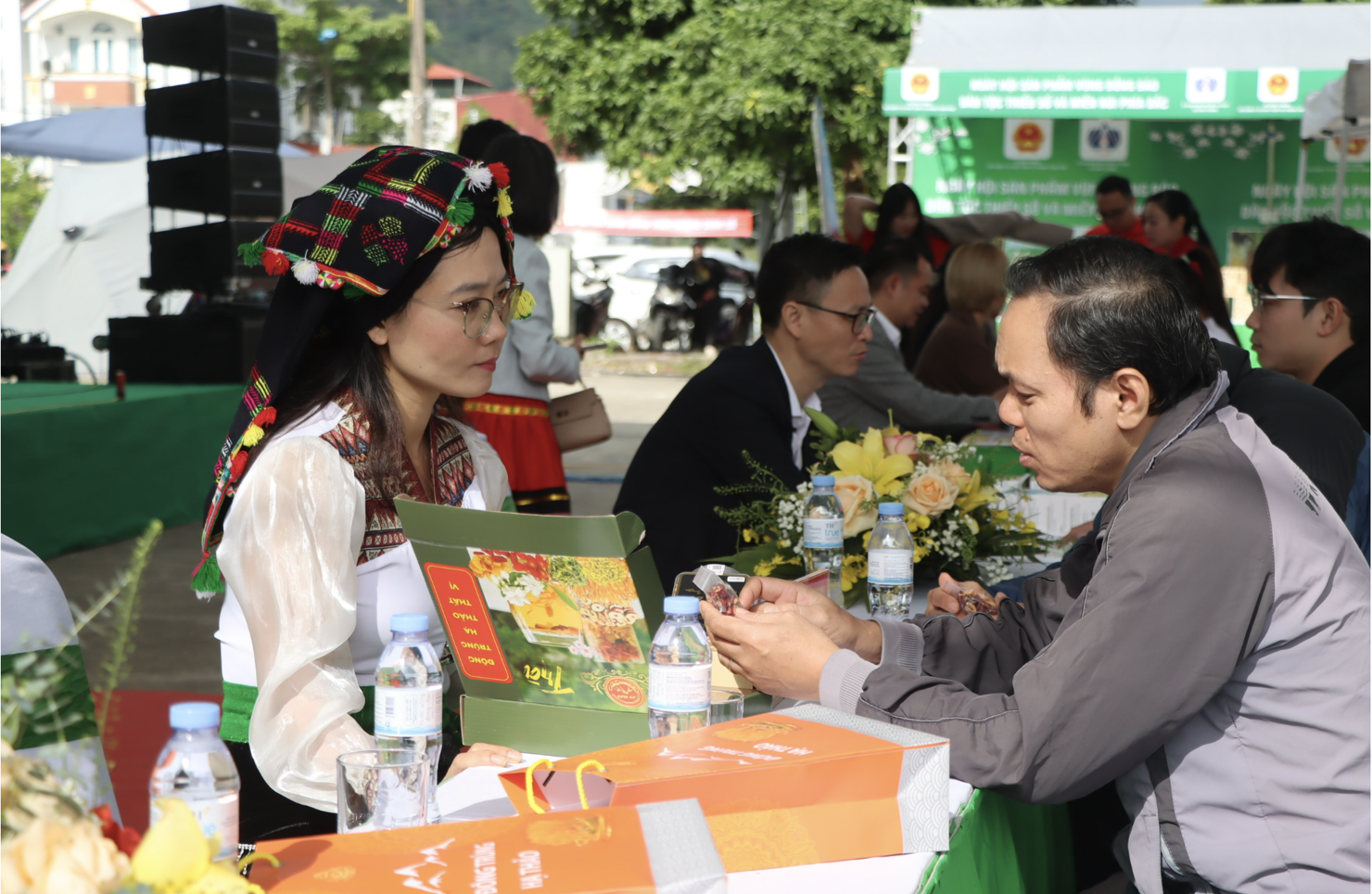 Khai mạc Ngày hội sản phẩm vùng đồng bào dân tộc thiểu số và miền núi phía Bắc tại Lai Châu.