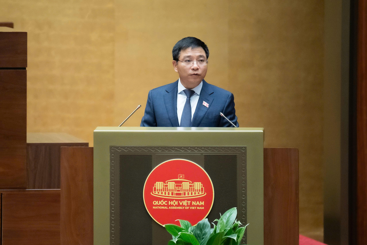 Bộ trưởng Bộ Tài chính Nguyễn Văn Thắng phát biểu tại phiên họp.