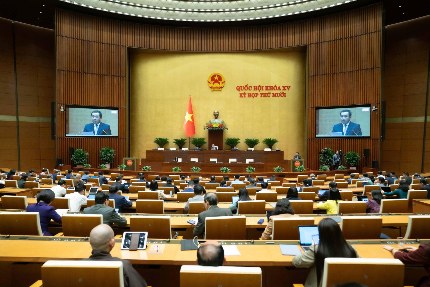 Quang cảnh phiên họp.