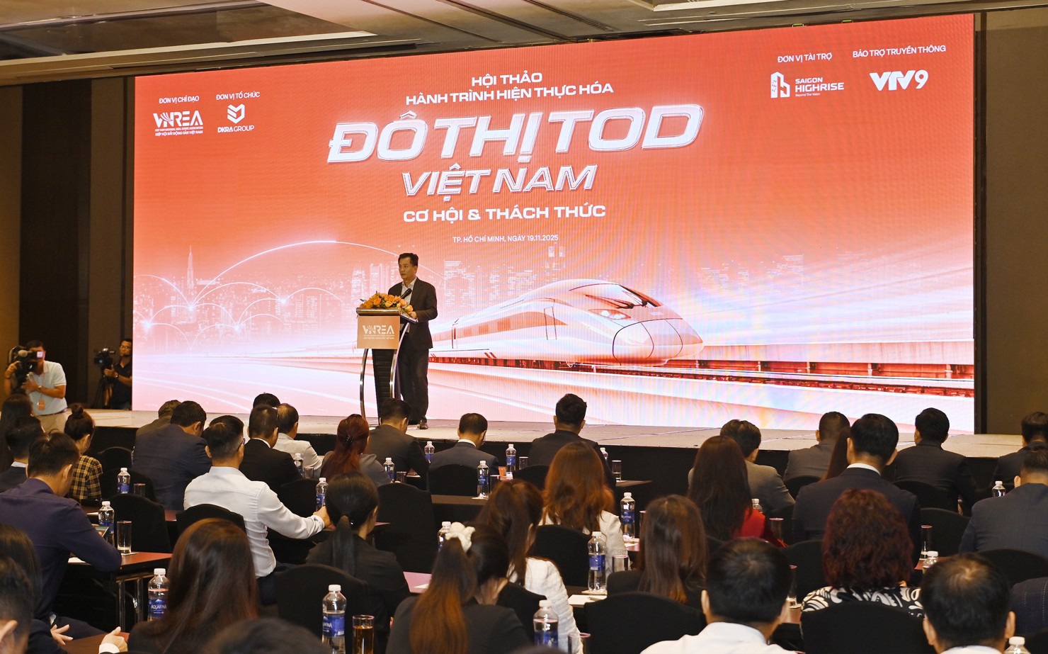 TS. Nguyễn Văn Đính – Phó Chủ tịch Hiệp hội Bất động sản Việt Nam (VNREA) chia sẻ tại hội thảo. Ảnh: Thanh Sơn