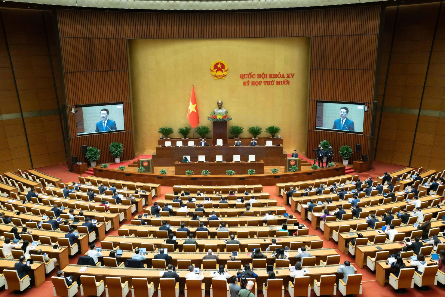 Toàn cảnh phiên họp.